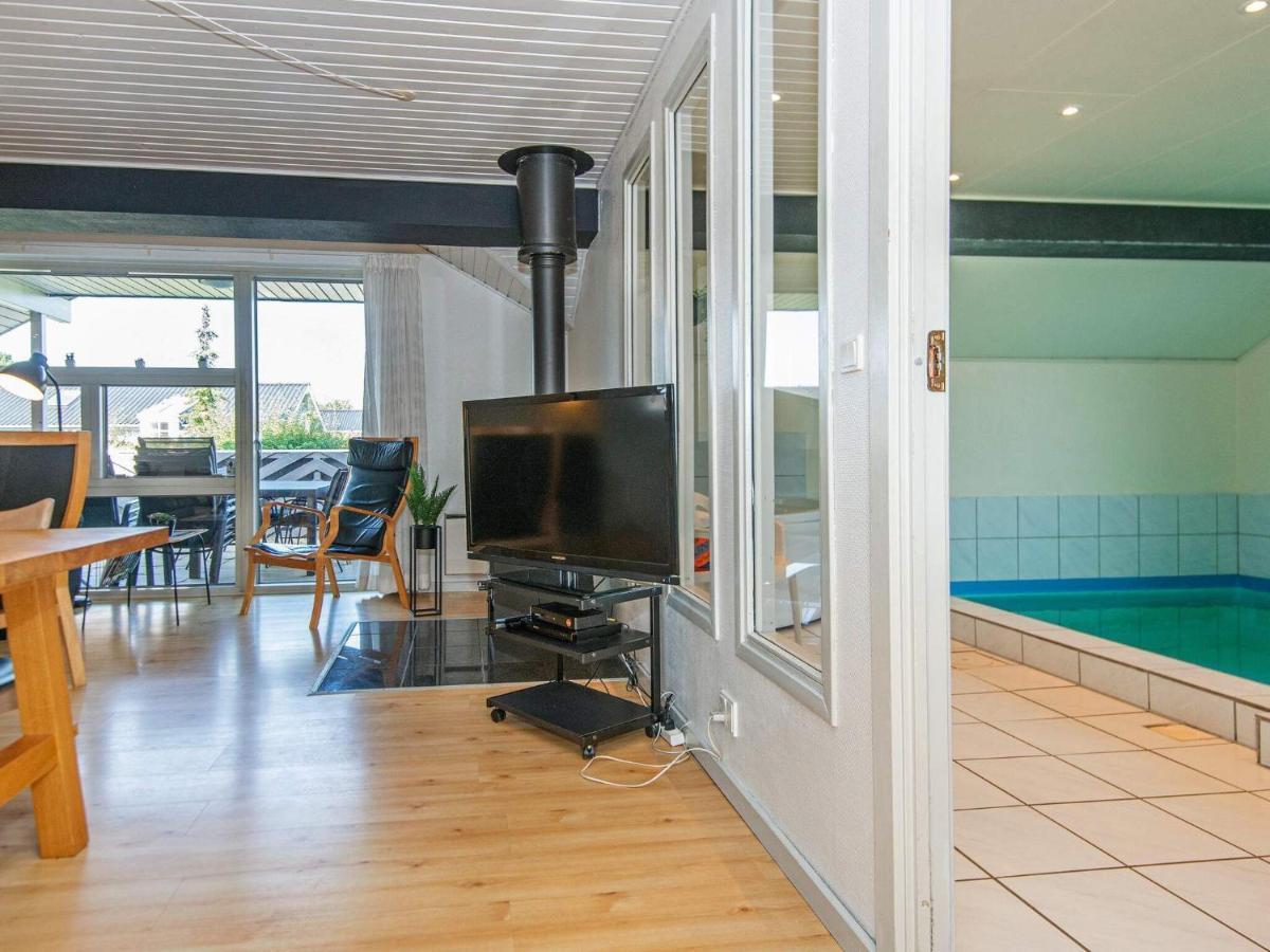 10 Person Holiday Home In Juelsminde Sonderby  Exterior foto